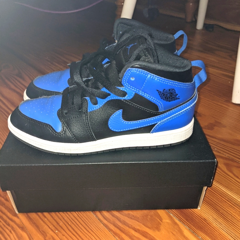Air Jordan One Mid